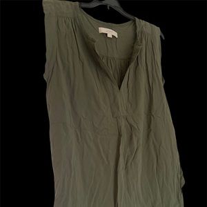 2/$6 🛍 LOFT Army Green Sleeveless V-neck tunic